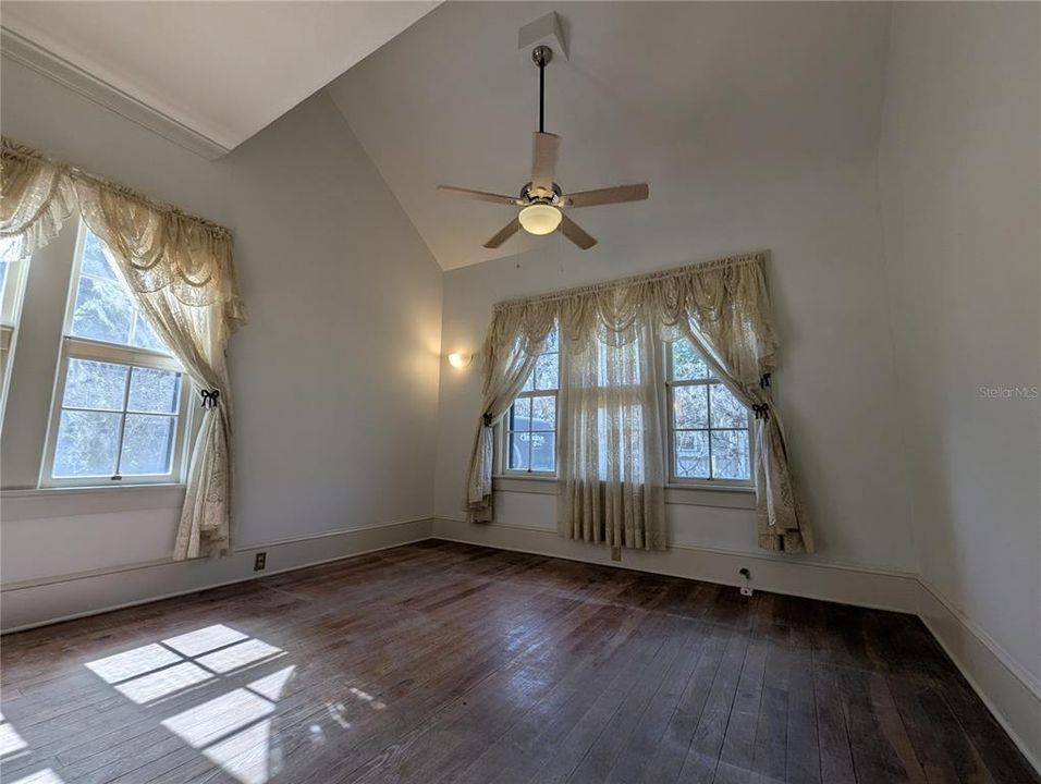 Active With Contract: $319,900 (4 beds, 1 baths, 1641 Square Feet)