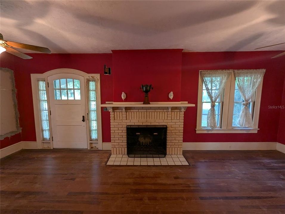 Active With Contract: $319,900 (4 beds, 1 baths, 1641 Square Feet)