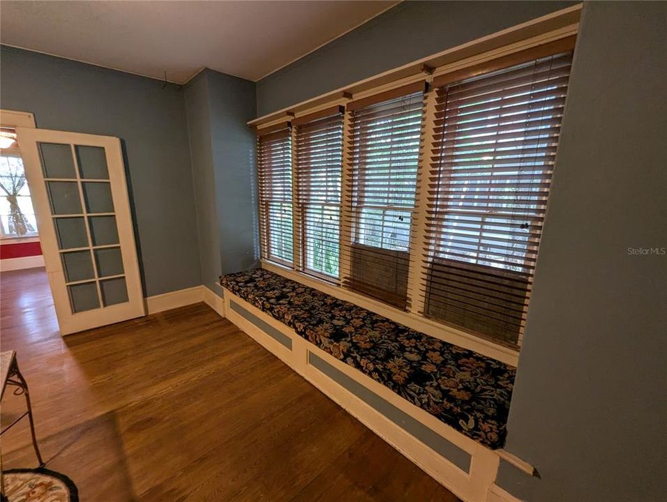 Active With Contract: $319,900 (4 beds, 1 baths, 1641 Square Feet)