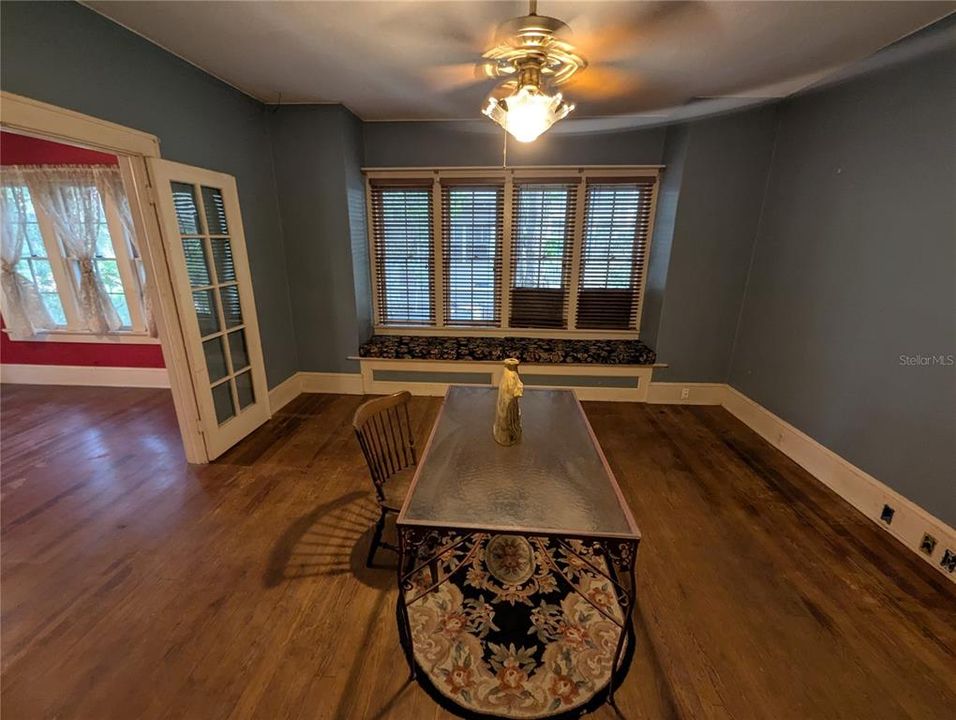 Active With Contract: $319,900 (4 beds, 1 baths, 1641 Square Feet)