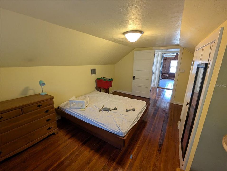 Active With Contract: $319,900 (4 beds, 1 baths, 1641 Square Feet)