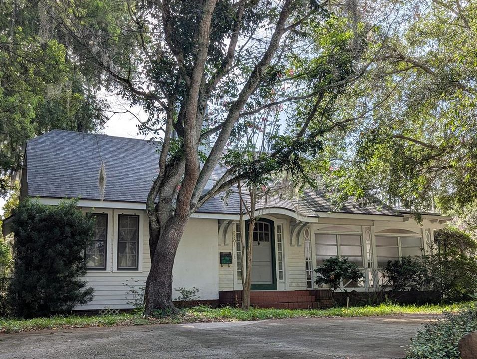 Active With Contract: $319,900 (4 beds, 1 baths, 1641 Square Feet)