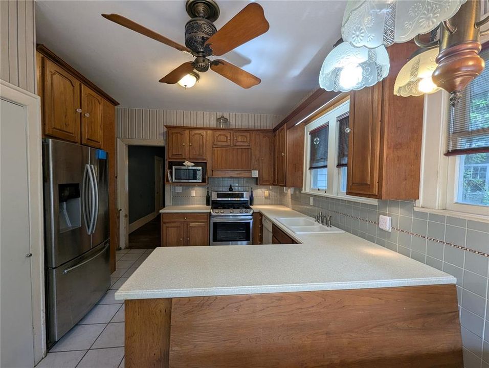 Active With Contract: $319,900 (4 beds, 1 baths, 1641 Square Feet)
