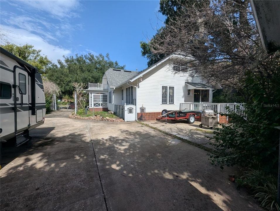 Active With Contract: $319,900 (4 beds, 1 baths, 1641 Square Feet)