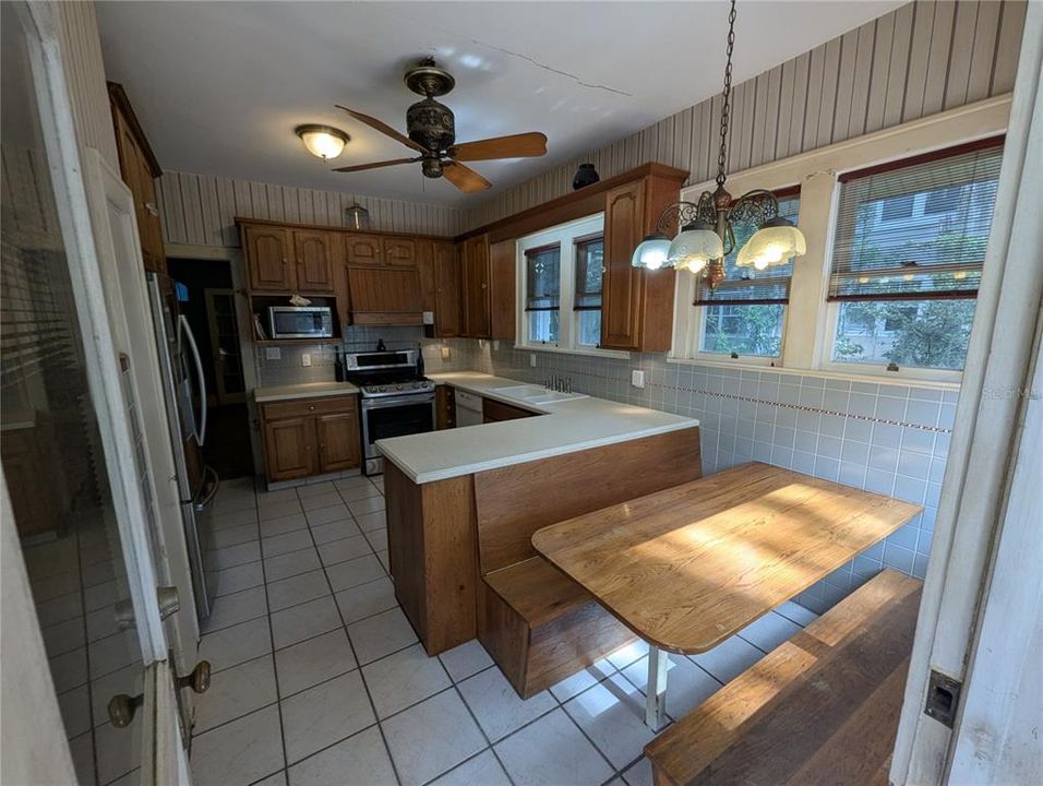Active With Contract: $319,900 (4 beds, 1 baths, 1641 Square Feet)