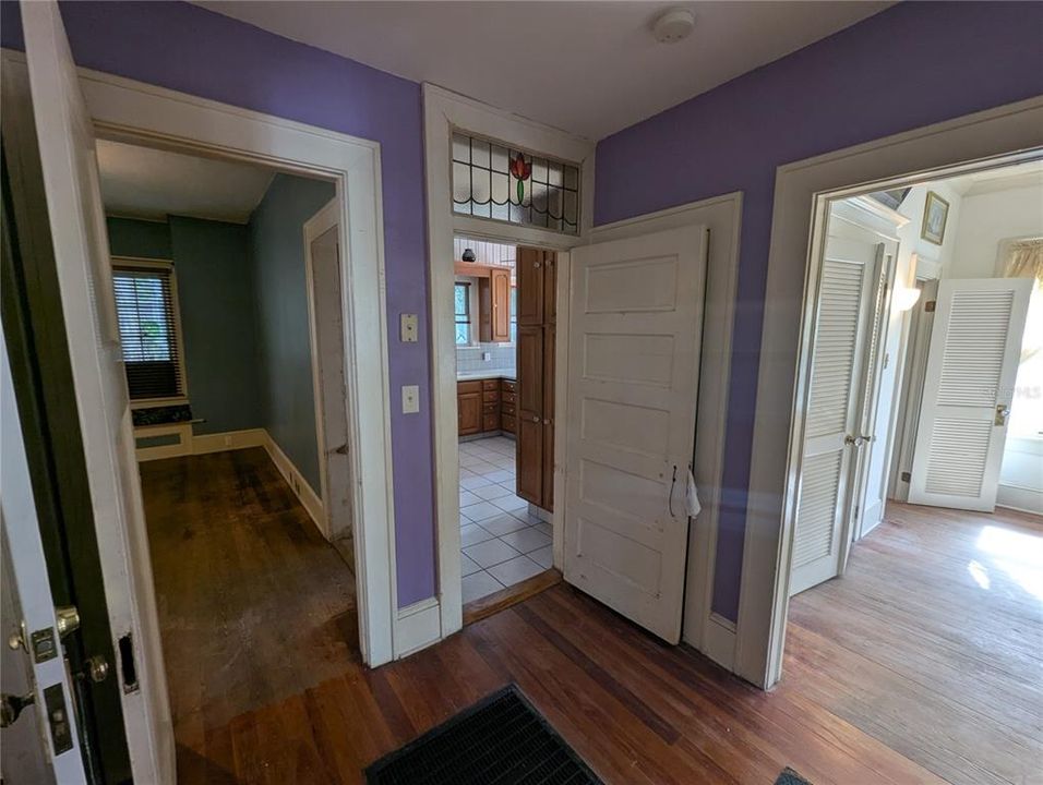 Active With Contract: $319,900 (4 beds, 1 baths, 1641 Square Feet)