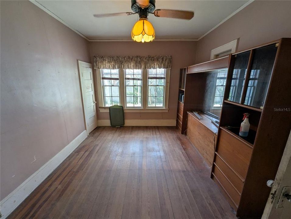 Active With Contract: $319,900 (4 beds, 1 baths, 1641 Square Feet)