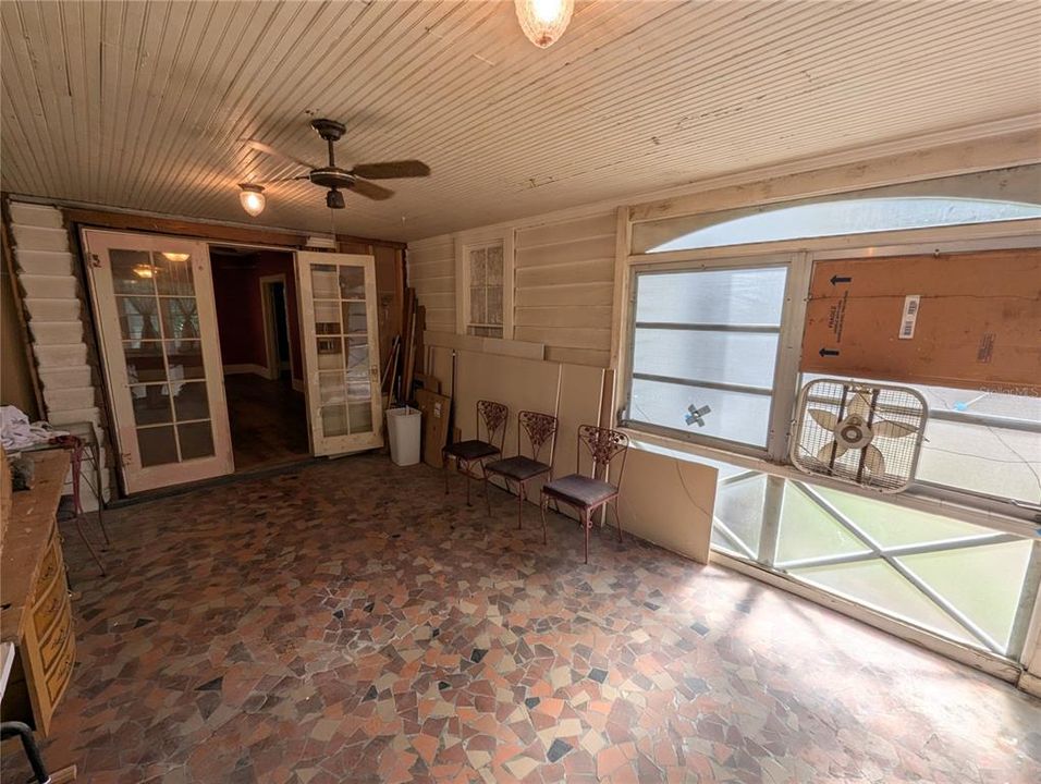 Active With Contract: $319,900 (4 beds, 1 baths, 1641 Square Feet)