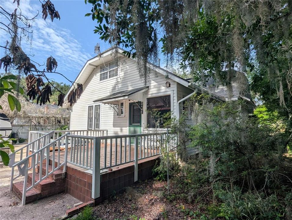Active With Contract: $319,900 (4 beds, 1 baths, 1641 Square Feet)