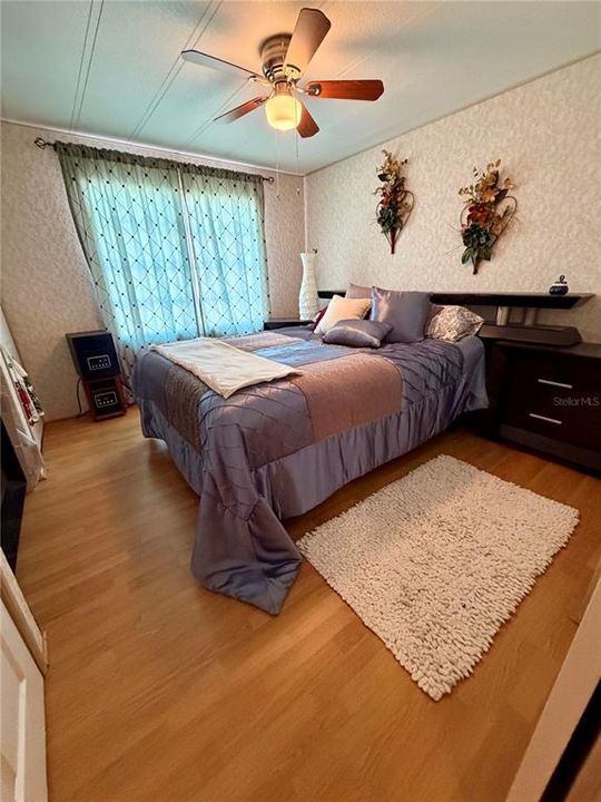 合同活跃: $89,900 (2 贝兹, 2 浴室, 1008 平方英尺)