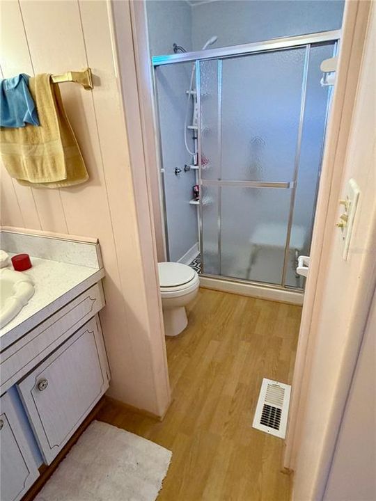 合同活跃: $89,900 (2 贝兹, 2 浴室, 1008 平方英尺)