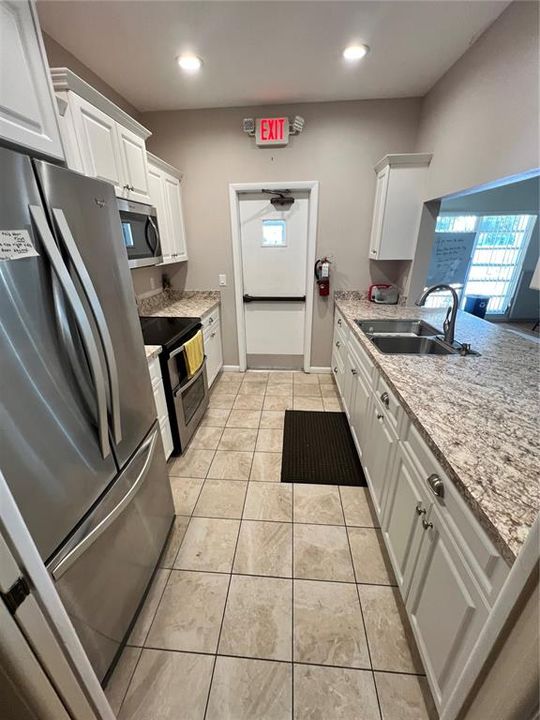 Под контрактом: $149,500 (2 спален, 2 ванн, 1015 Квадратных фут)