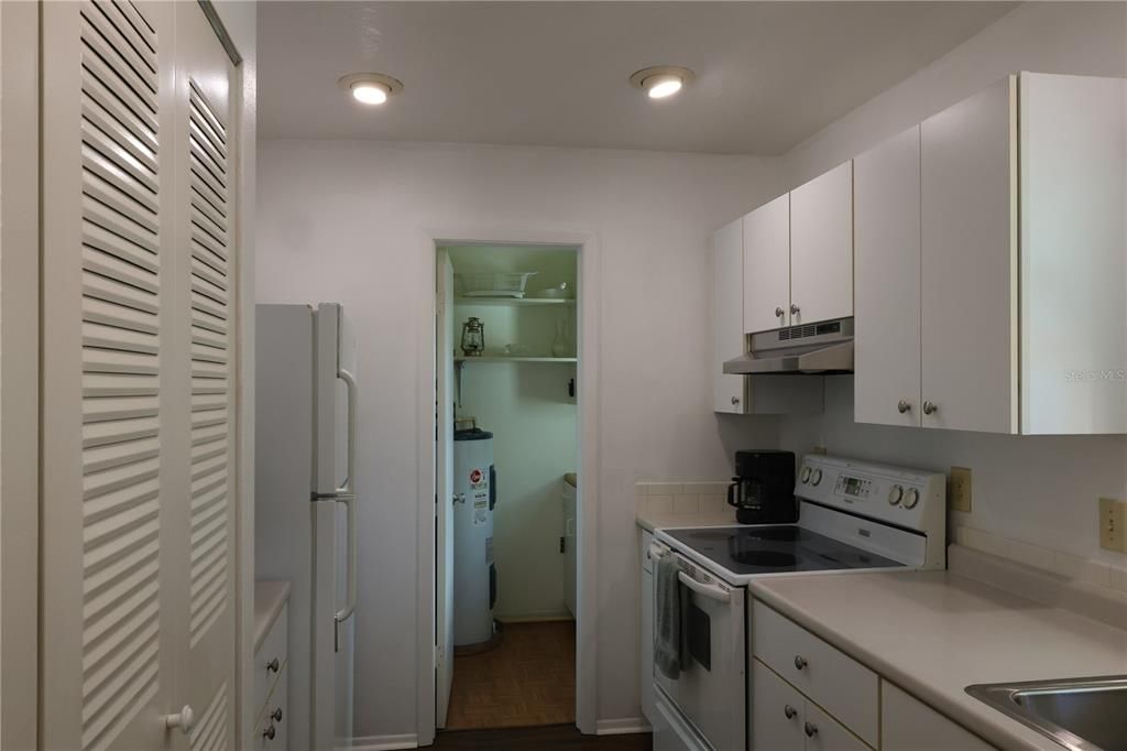 Под контрактом: $149,500 (2 спален, 2 ванн, 1015 Квадратных фут)