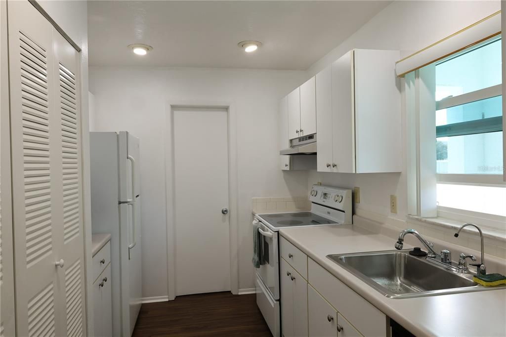 Под контрактом: $149,500 (2 спален, 2 ванн, 1015 Квадратных фут)