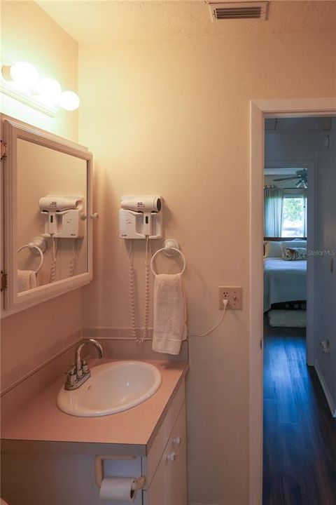 Под контрактом: $149,500 (2 спален, 2 ванн, 1015 Квадратных фут)