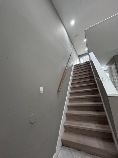 For Rent: $1,100 (1 beds, 1 baths, 762 Square Feet)