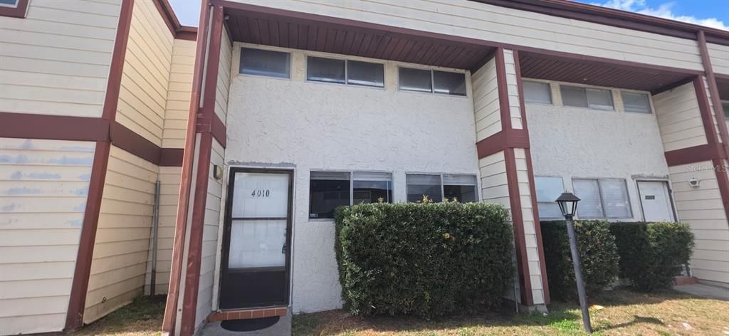 For Rent: $1,100 (1 beds, 1 baths, 762 Square Feet)