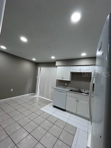 For Rent: $1,100 (1 beds, 1 baths, 762 Square Feet)