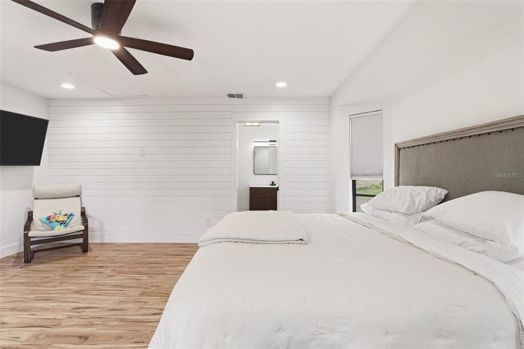 Activo con contrato: $374,000 (4 camas, 3 baños, 2708 Pies cuadrados)