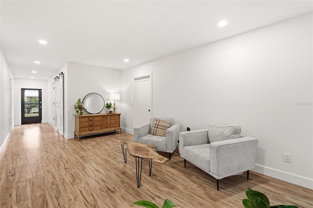 Activo con contrato: $374,000 (4 camas, 3 baños, 2708 Pies cuadrados)