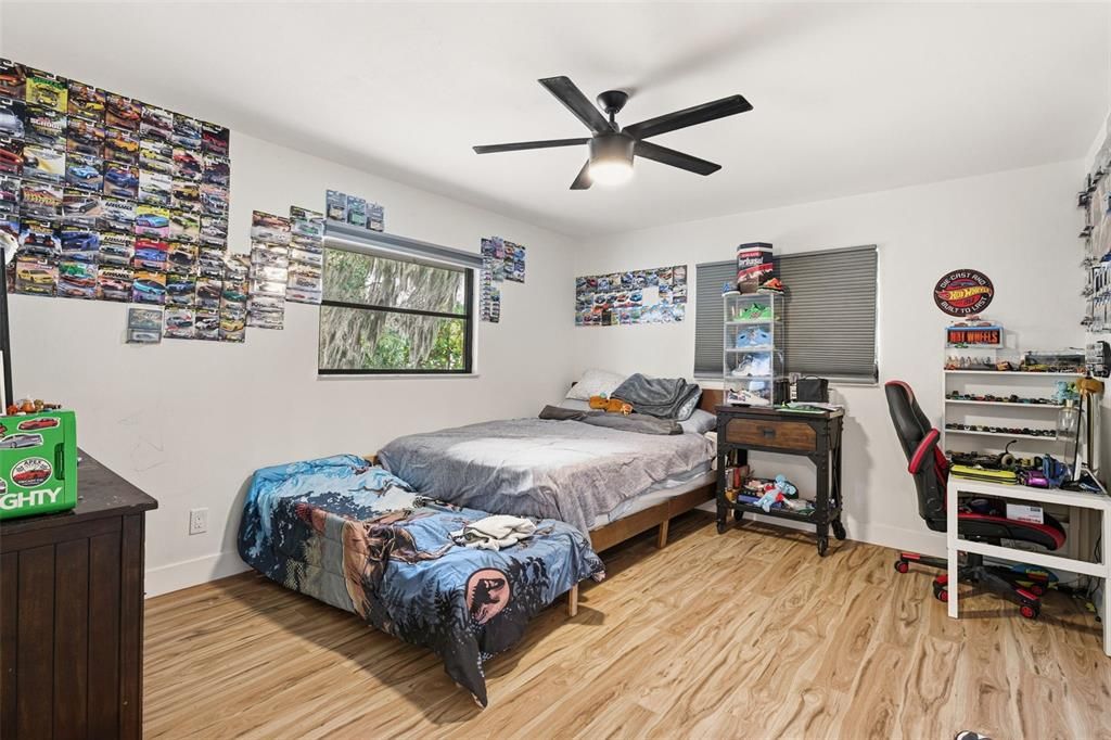 Activo con contrato: $374,000 (4 camas, 3 baños, 2708 Pies cuadrados)