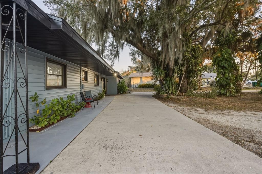 Activo con contrato: $374,000 (4 camas, 3 baños, 2708 Pies cuadrados)