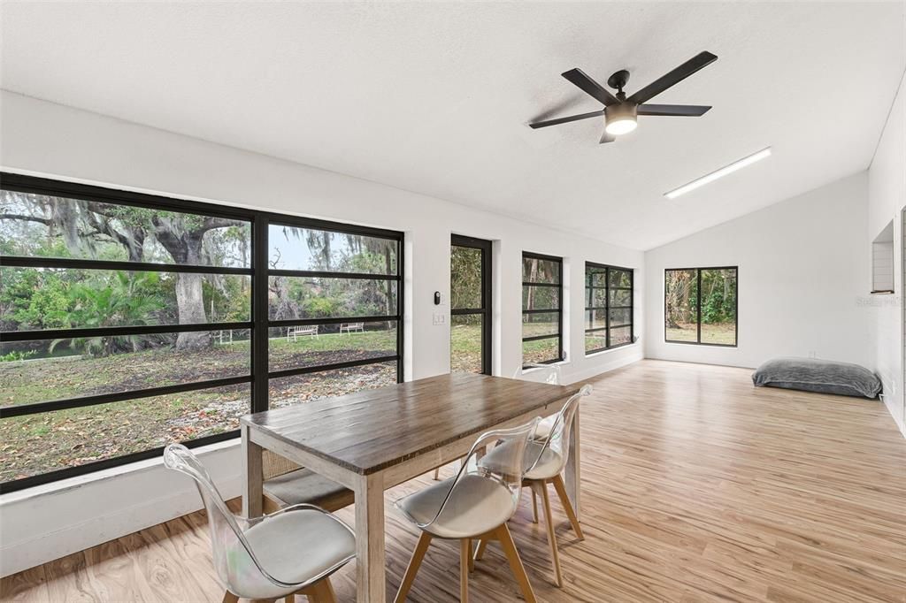 Activo con contrato: $374,000 (4 camas, 3 baños, 2708 Pies cuadrados)
