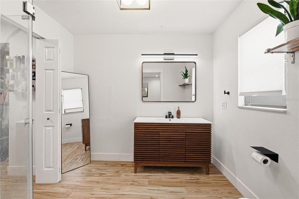 Activo con contrato: $374,000 (4 camas, 3 baños, 2708 Pies cuadrados)