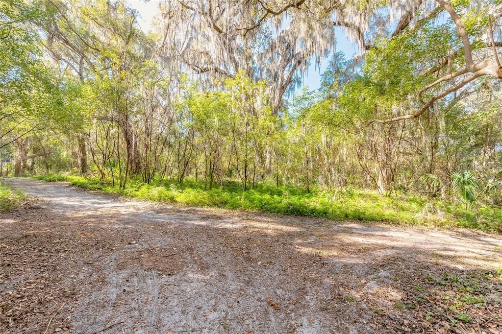 На продажу: $369,000 (10.47 acres)