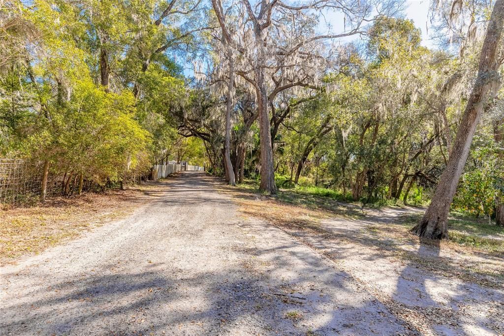 На продажу: $369,000 (10.47 acres)