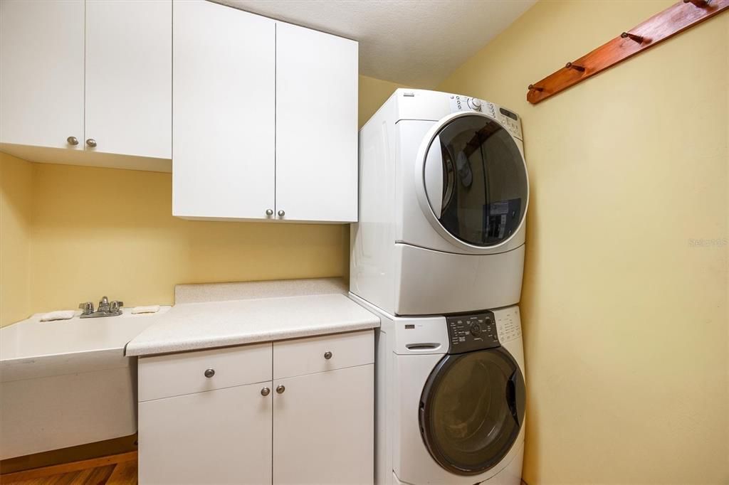 For Sale: $795,000 (4 beds, 2 baths, 3255 Square Feet)