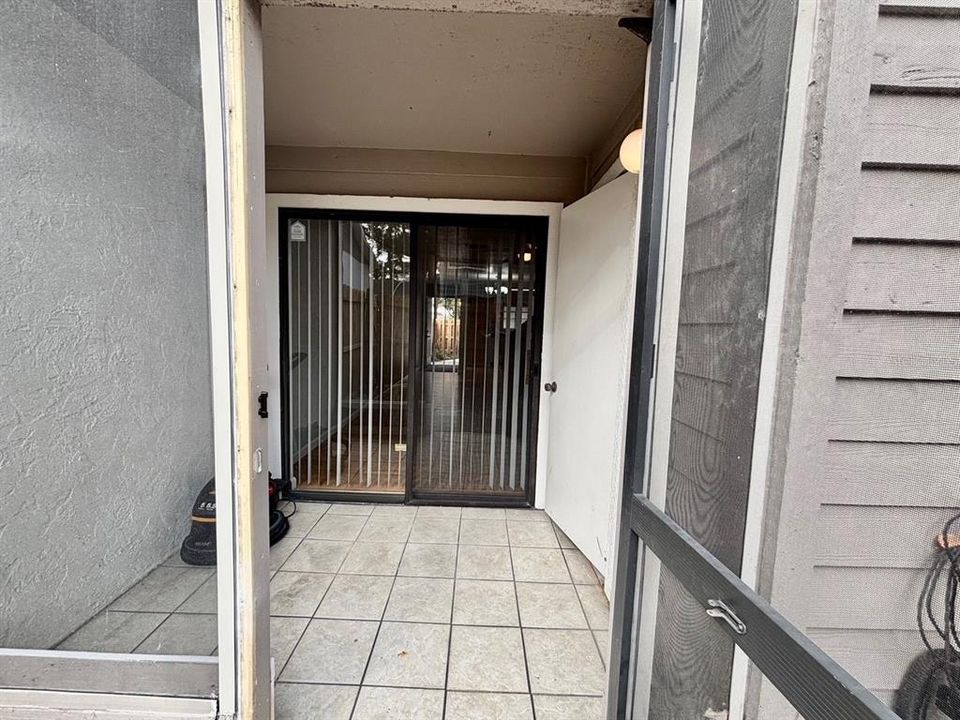 合同活跃: $155,000 (2 贝兹, 2 浴室, 1090 平方英尺)