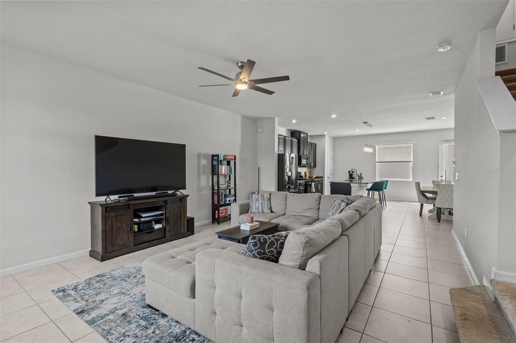 Active With Contract: $325,000 (3 beds, 2 baths, 1582 Square Feet)