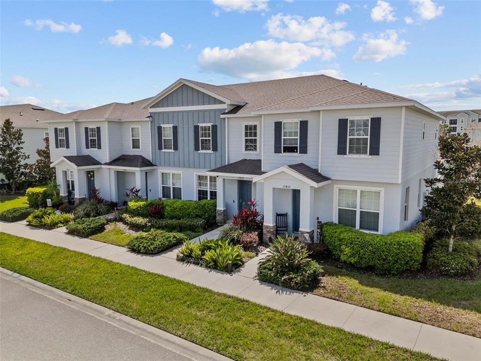 Active With Contract: $325,000 (3 beds, 2 baths, 1582 Square Feet)