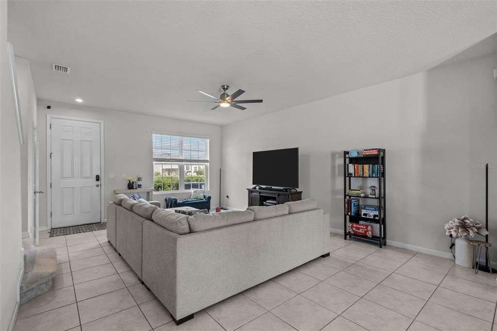 Active With Contract: $325,000 (3 beds, 2 baths, 1582 Square Feet)