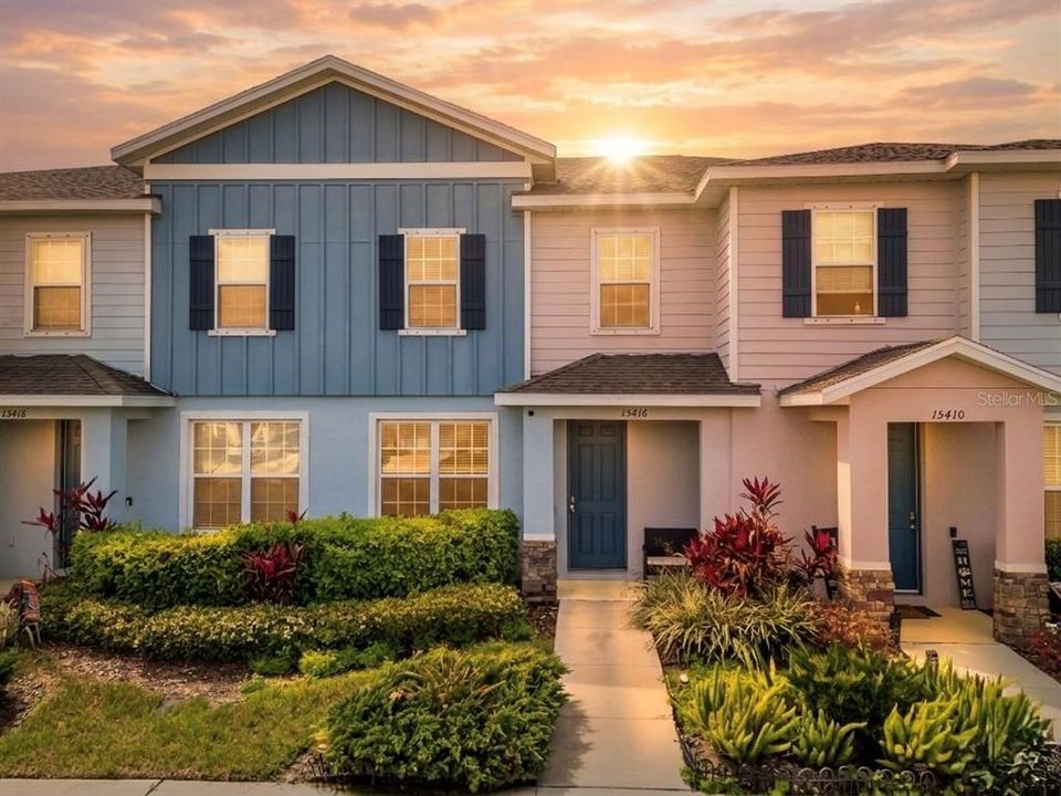 Active With Contract: $325,000 (3 beds, 2 baths, 1582 Square Feet)