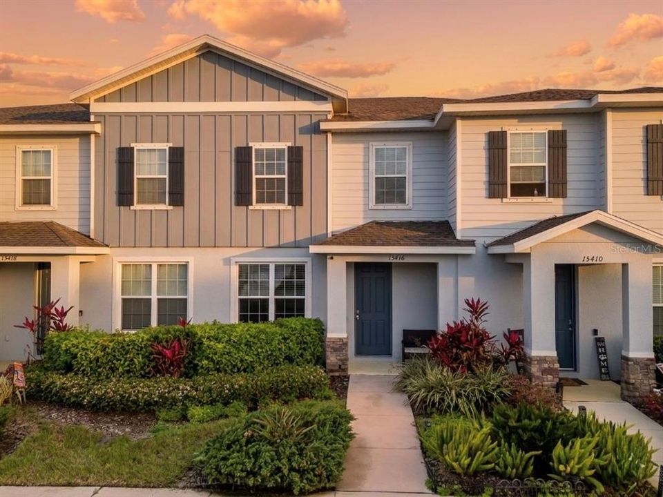 Active With Contract: $325,000 (3 beds, 2 baths, 1582 Square Feet)