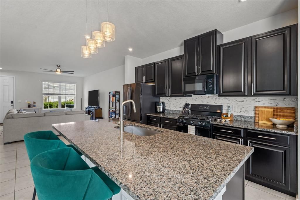 Active With Contract: $325,000 (3 beds, 2 baths, 1582 Square Feet)