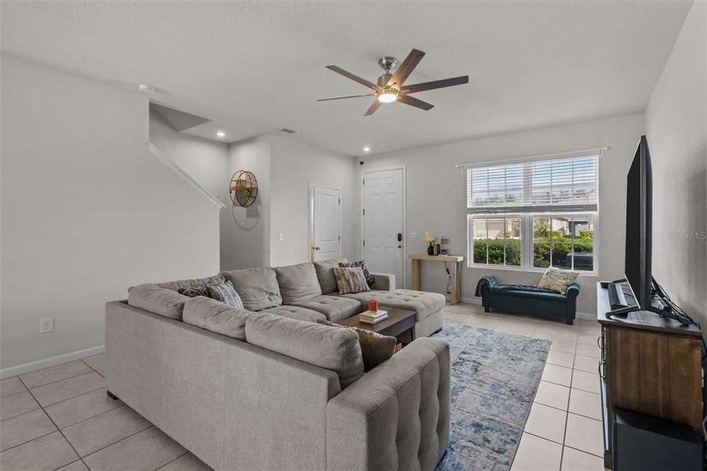 Active With Contract: $325,000 (3 beds, 2 baths, 1582 Square Feet)
