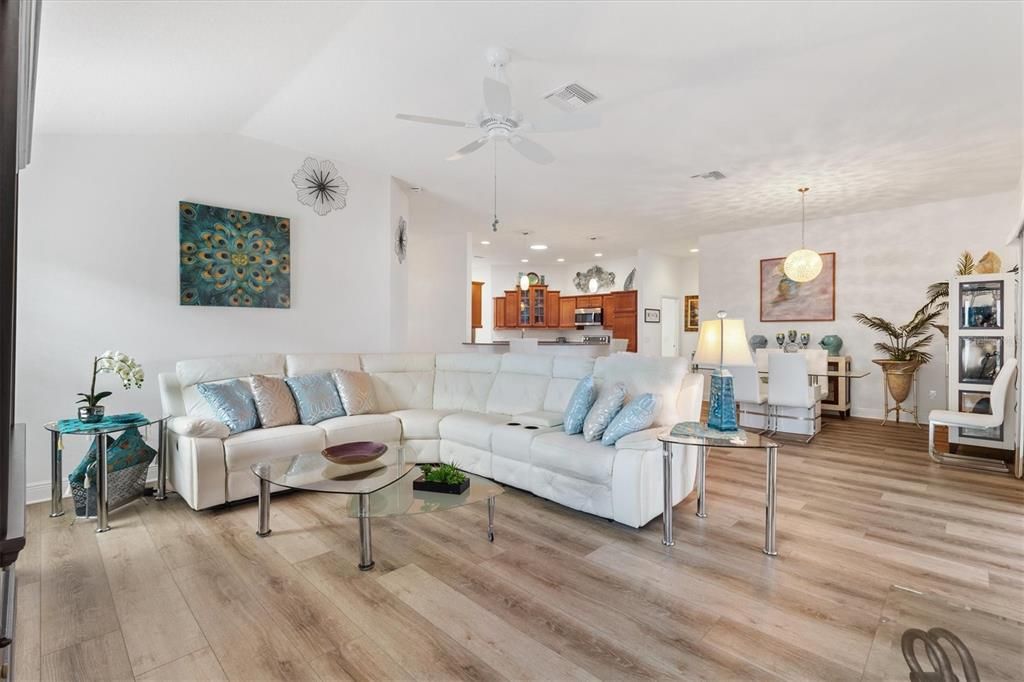 Activo con contrato: $875,000 (3 camas, 2 baños, 2097 Pies cuadrados)