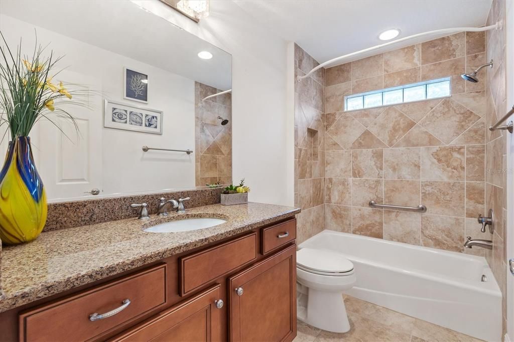 Activo con contrato: $875,000 (3 camas, 2 baños, 2097 Pies cuadrados)