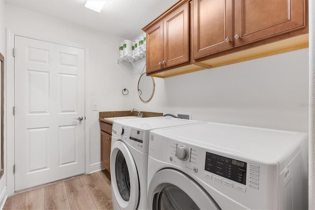 Activo con contrato: $875,000 (3 camas, 2 baños, 2097 Pies cuadrados)