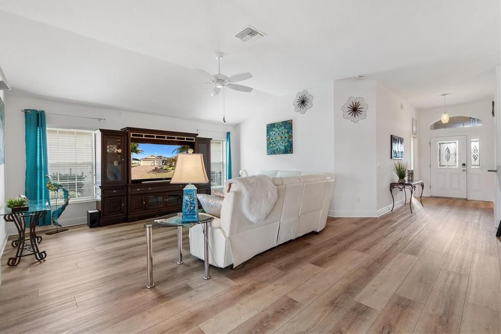 Activo con contrato: $875,000 (3 camas, 2 baños, 2097 Pies cuadrados)