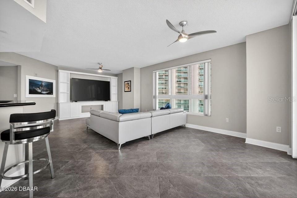 For Sale: $559,900 (3 beds, 3 baths, 2239 Square Feet)