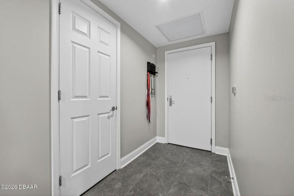 For Sale: $559,900 (3 beds, 3 baths, 2239 Square Feet)