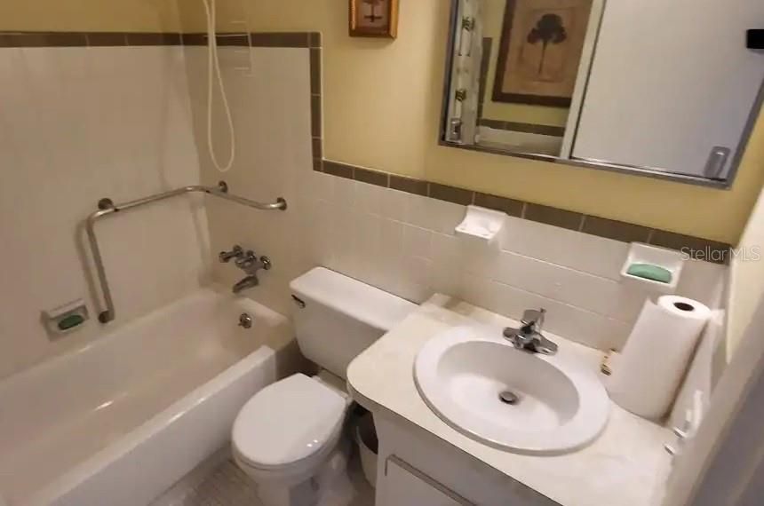 Под контрактом: $1,500 (2 спален, 2 ванн, 1100 Квадратных фут)