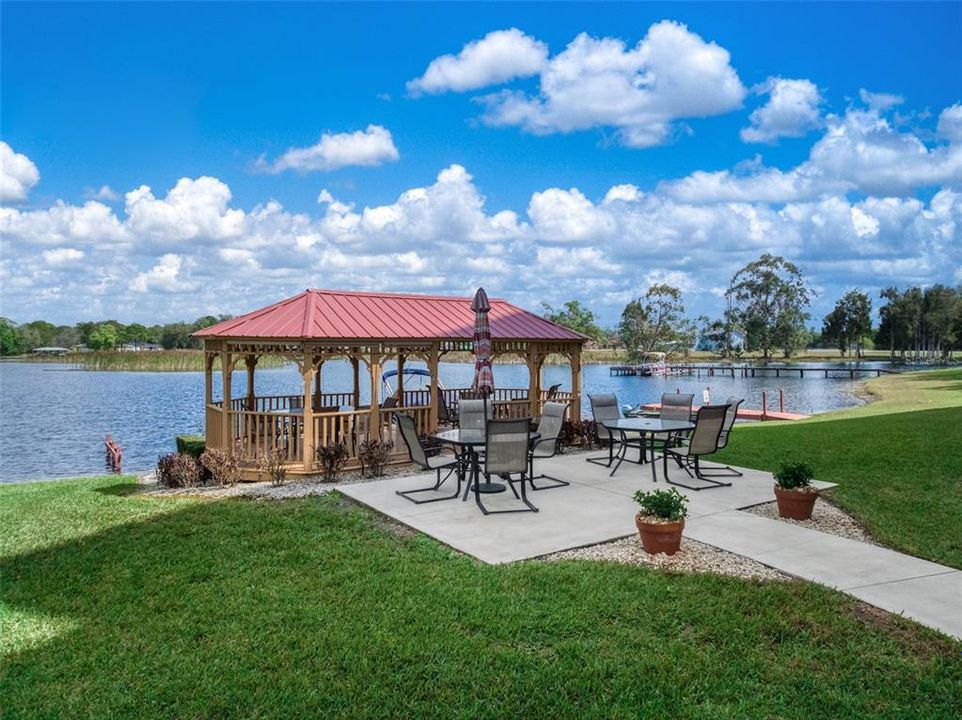For Sale: $128,000 (2 beds, 2 baths, 991 Square Feet)