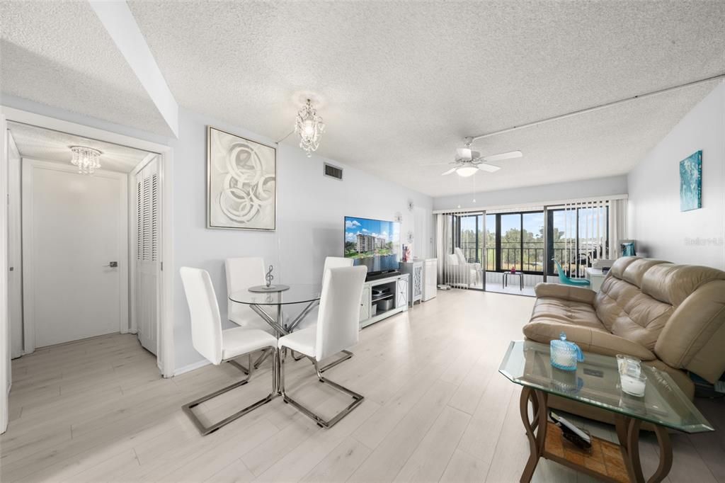 For Sale: $128,000 (2 beds, 2 baths, 991 Square Feet)