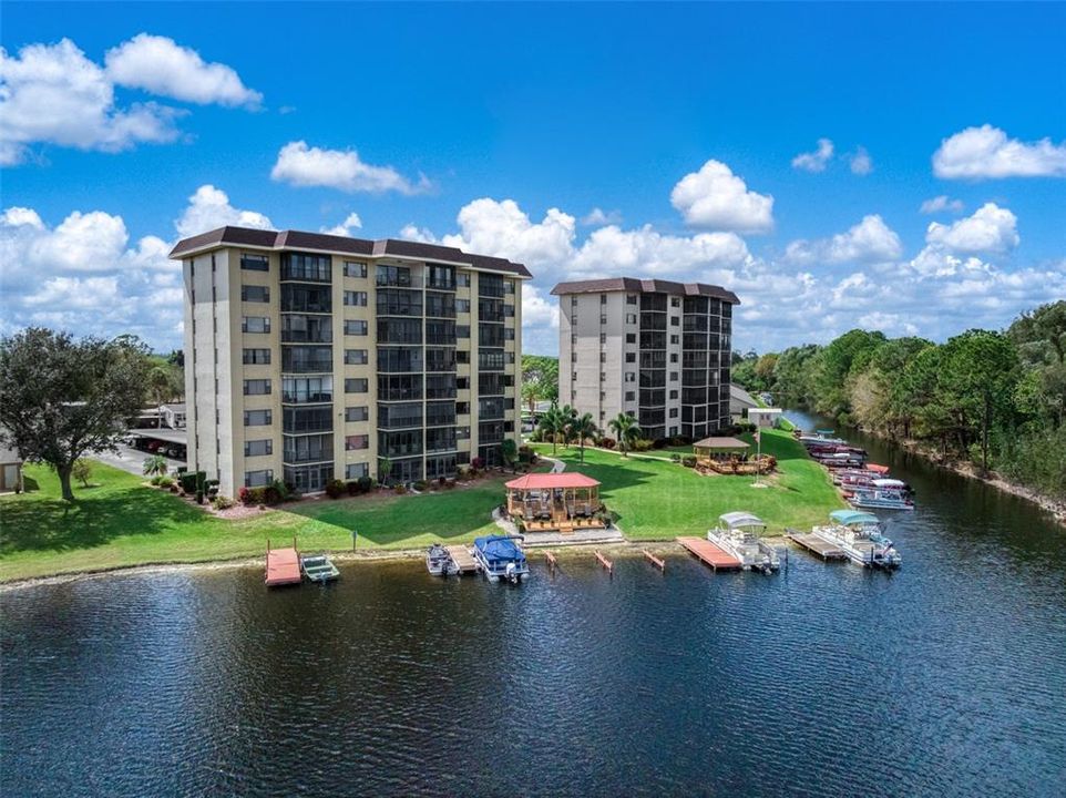 For Sale: $128,000 (2 beds, 2 baths, 991 Square Feet)