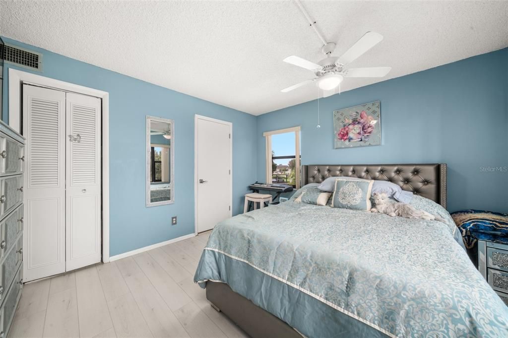 For Sale: $128,000 (2 beds, 2 baths, 991 Square Feet)
